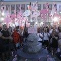 Protesti u Tirani: Demonstranti doneli Rami betonsku tortu, gađali policijsku stanicu