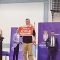 Borcu iz Kuršumlje ministar uručio odlikovanje, nakon toga saslušan zbog transparenta