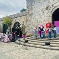 Svaki korak za nečiji život: 1.300 velikih srca u Niškoj tvrđavi trči za žene koje se bore sa rakom