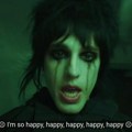 Luk Blek objavio novi singl „I’m So Happy“ u kom istražuje umetnost glumljenja sreće