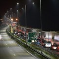 На граничном прелазу Батровци теретна возила на излаз из земље чекају четири сата