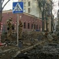 Delovi drona pali na višespratnicu u Odesi: Kiper: "Napad je u toku, ostanite u domovima"