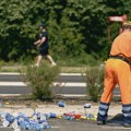 Beograd zapušten i prljav: Deca se igraju u smeću, a pare idu na menjanje boje autobusa...