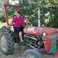 Vozi traktor, balira, grabulja, muze krave i ne žali se Upoznajte Jelenu iz sela nadomak Topole