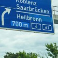Mnogi su sigurno videli ovu belu liniju na autoputu, ali malo ko zna šta tačno znači: Ona vam može skratiti vreme i živce