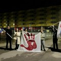 Demonstranti poručili gradonačelniku Leskovca da ohrabri svoje stranačke kolege da izađu na izbore, umesto što blokiraju grad…