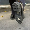 Ko i kako uklanja mrlje od žvaka sa trotoara u Srbiji