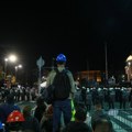Тензије испред Скупштине Србије: полиција раздвајала две супротстављене групе грађана