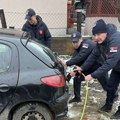 Kragujevac: Vatrogasci izvukli dete iz vozila