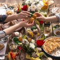 Vaskršnja trpeza je više od tradicije i običaja: Kako nas farbana jaja i ritual kucanja čine boljim i smirenijim ljudima