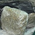 Филмска сцена у Подгорици! Човек из аута бацао врећице марихуане, па нестао без трага: Полиција на ногама