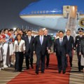 Tramp stigao u Peking, svečani doček na aerodromu