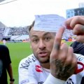 Nejmar poludeo usred meča! Arbitar ga greškom izbacio: Ogorčeni Brazilac mahao dokazom pred kamerama! (video)