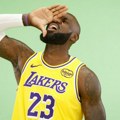Poznato koji će broj na dresu nositi Lebron Džejms