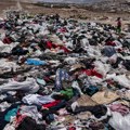 U sredini pustinje leži 60.000 tona bačene odeće: "Planina" đubreta se sada vidi iz svemira (foto)
