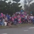 Horor pred Veliko finale! Automobil uleteo u navijače! Dvocifren broj povređenih, petogodišnja devojčica u kritičnom stanju…