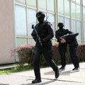 Velika policijska akcija u Banjaluci: Uhapšeni se terete za prodaju droge (video)
