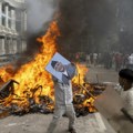 Premijer Nepala podneo ostavku, nakon što su demonstranti zapalili njegovu kuću