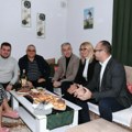 Predstavnici Srpske liste posetili osmočlanu porodicu Jović u Ranilugu