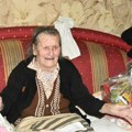 Ima 102 godine, puši od 12. i jede masno: Baka Slavka iz Trnjana proslavila rođendan, ovo je njena priča