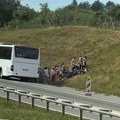 Autobus pun dece ostao u kvaru kod isključenja za Bešku. Vozači upozoreni na dodatni oprez na autoputu između Novog Sada i…