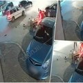 Uznemirujući snimak! Horor saobraćajka: Dva motora se zakucala u "audi", poginuo tinejdžer, vozač automobila uhapšen
