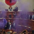 Albanski poslanik hteo da zapali parlament (video)