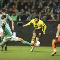 Dortmund sačuvao prednost sa igračem manje, prvenac Sanča