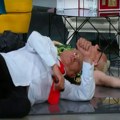 Pevač go po snegu bežao od oca svoje devojke: "Skočio sam kroz prozor i udarim u bodljikavu žicu"