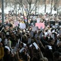 Studenti u protestnoj šetnji do Vrhovnog javnog tužilaštva, za saobraćaj blokirana raskrsnica u Nemanjinoj (foto)