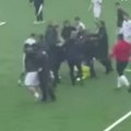 VIDEO Neredi u komšiluku, prebili golmana tokom utakmice: Morali odmah da ga odvezu u bolnicu