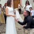 Bivši zadrugar verio i oženio devojku u istom danu, ona već trudna: Kleknuo ispred crkve pa doživeo slatki peh