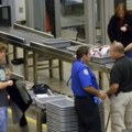 Amerikanac lažnom dojavom o bombi pokušao da zadrži avion