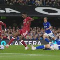 Isak doneo Liverpulu prvu pobedu, Barkola debitovao u Premijer ligi