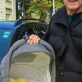 Miki Mećava se ne odvaja od žene i ćerke - ona ima rane, vodi je na previjanje: "Ne može da ustane još…"