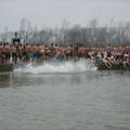 Ovako je izgledalo plivanje za časni krst u Srbiji: Plivači plivali po kiši i hladnoći, a najmlađa pobednica ima samo 16…