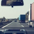 AMSS: Na prerlazu Batrovci prema Hrvatskoj kamioni čekaju sedam sati