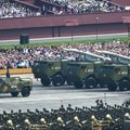 "Ovakvo oružje još nismo videli": Uočeno među defileom vojne tehnologije u Pekingu: Nova balistička raketa, "roboti vukovi"…