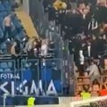 Haos! Tuča navijača na tribinama utakmice Lige konferencija, navijači dotrčali da razdvajaju huligane