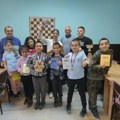 Pet medalja za mlade šahiste ŠK “Aradac” u Kadetsko-juniorskoj ligi rešavača šahovskih problema Srbije (FOTO)