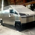 Po ugledu na Teslu: Amerikanci imaju Cybertruck, a Rusi "Cybervan" FOTO