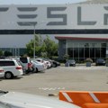 Tesla prvi put zabeležila godišnji pad prihoda: Konkurencija iz Kine ozbiljno ugrožava prodaju