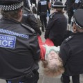 Londonska policija uhapsila više od 200 ljudi na protestu protiv zabrane grupe Palestinska akcija (FOTO)