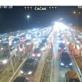 Totalni haos na ulazu u Beograd! Kolonama se ne vidi kraj, dugačke su i po 10 kilometara: Na naplatnoj rampi se čeka kao na…