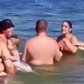 Žene se potukle pred decom nasred plaže: Bizaran incident u Ulcinju, pojavio se snimak (video)