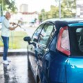 Čovek umro od strujnog udara dok je prao auto: Elektromehaničar otkriva kako je ovo moguće i koje su mere opreza