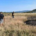 Požar se proširio prema pruzi kod Podruma, meštani pomažu vatrogascima