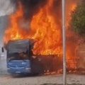 Gori autobus u Prijepolju, vatrogasci sprečavaju širenje požara