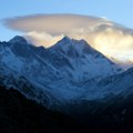 Lavina zatrpala kamp na Himalajima; U toku potraga za alpinistima