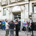 Na protestu ispred RTV-a zatražena smena rukovodstva: Pokrajinski javni servis samo preuzima i širi dalje propagandu iz…